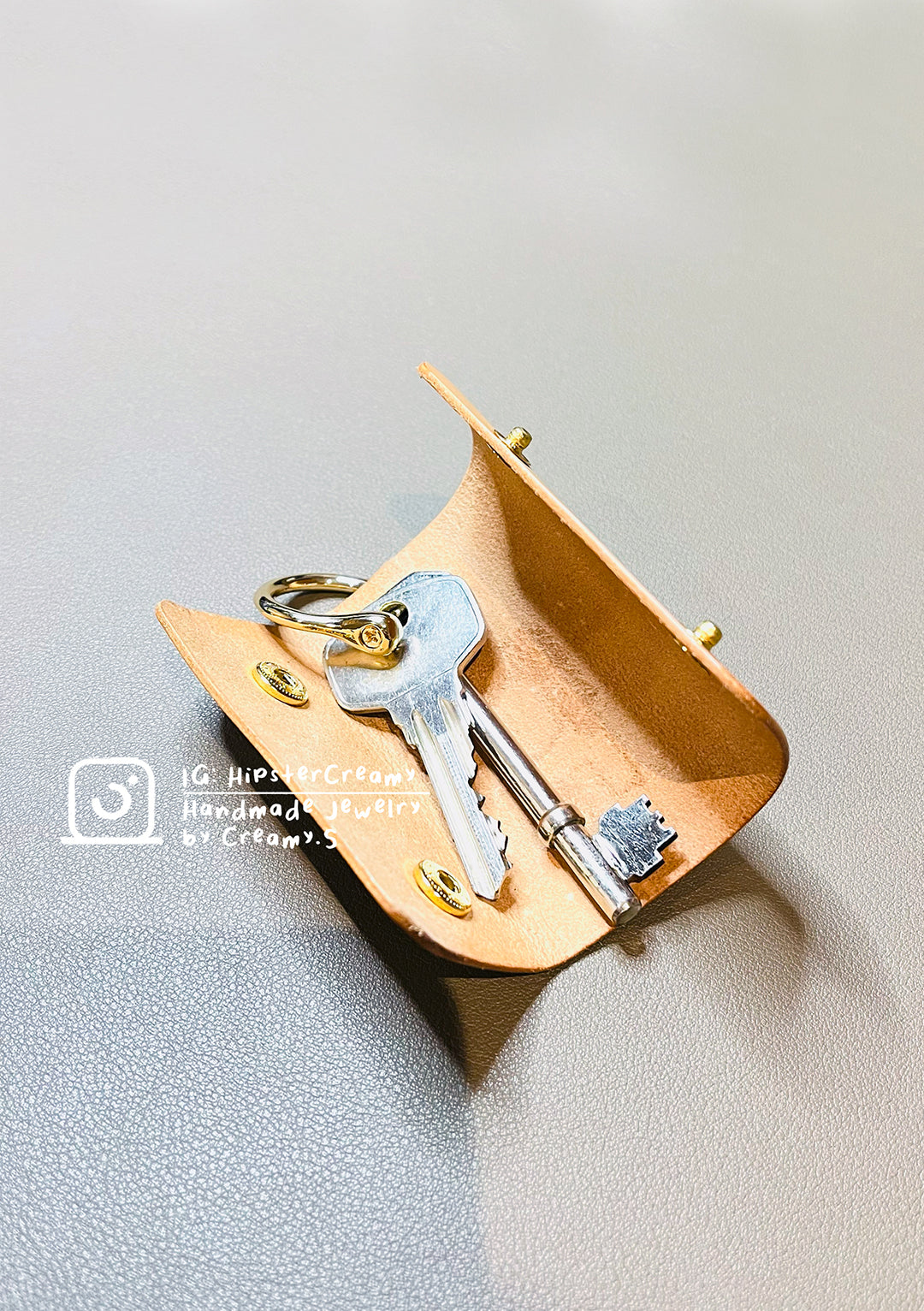 Hipster:C - Vegetable-tanned Leather Key holder